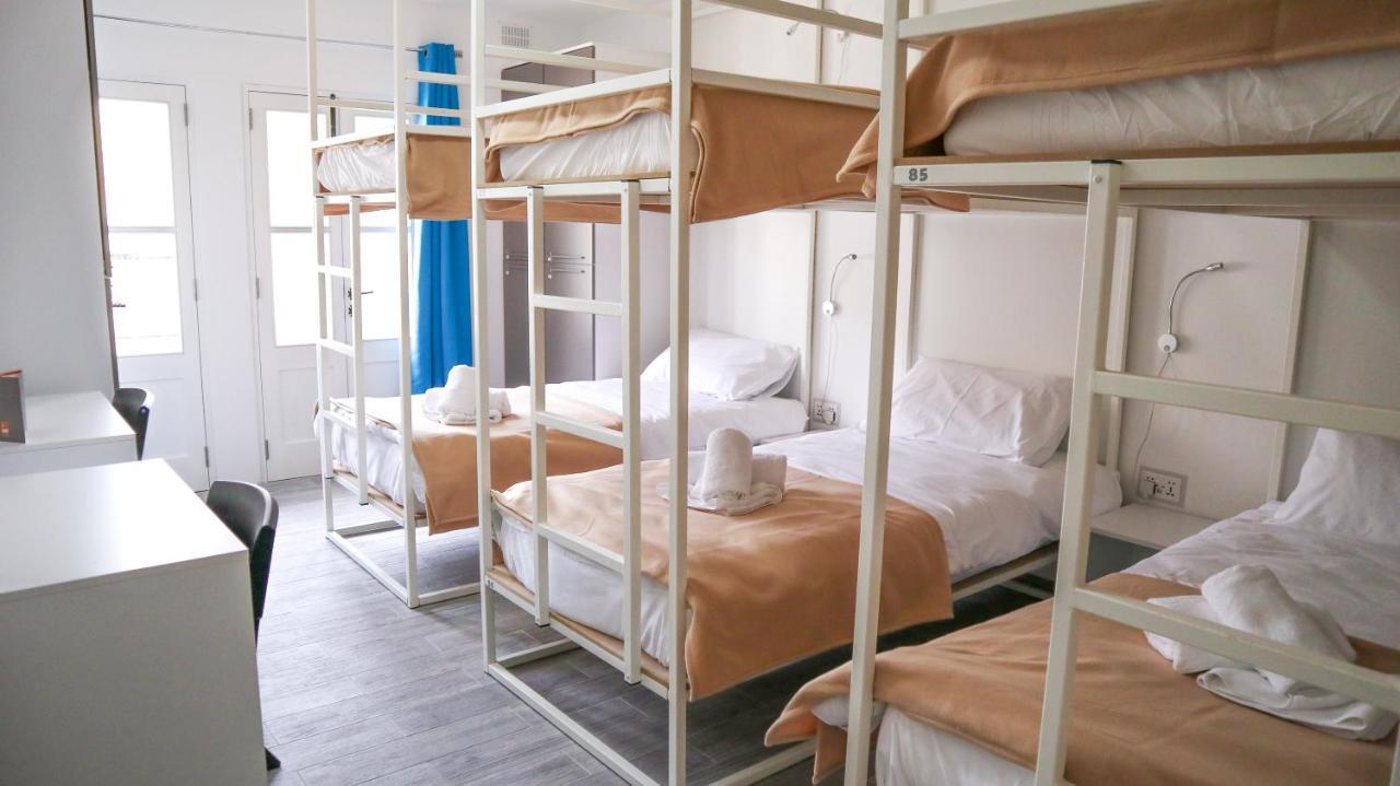 Posto Letto in Dormitorio con 6 Letti